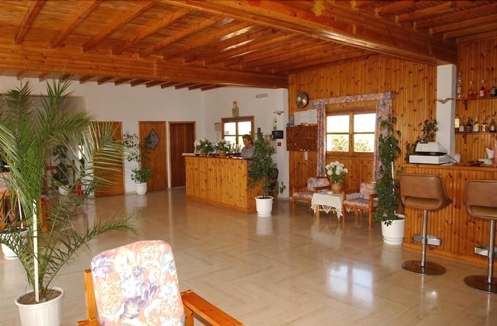 Imagen de los interiores del Hotel Panorama, Agios Stefanos. Foto 13