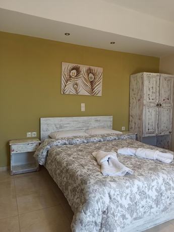 Imagen de la habitación del Hotel Panorama, Aigialeia. Foto 10