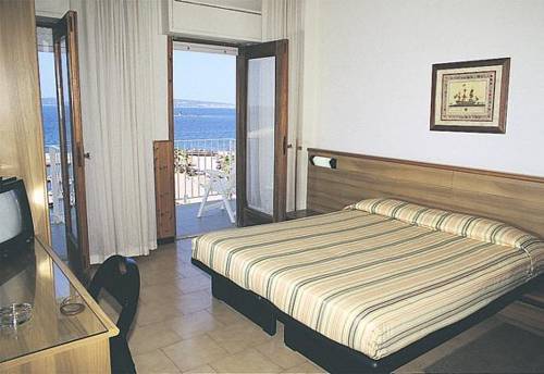 Imagen de la habitación del Hotel Panorama, PORTOSCUSO. Foto 6