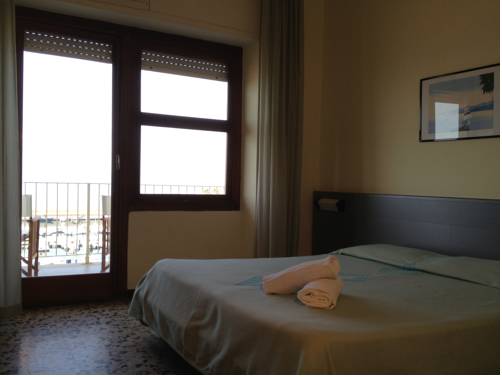 Imagen de la habitación del Hotel Panorama, PORTOSCUSO. Foto 7