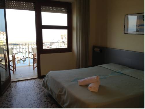 Imagen de la habitación del Hotel Panorama, PORTOSCUSO. Foto 9
