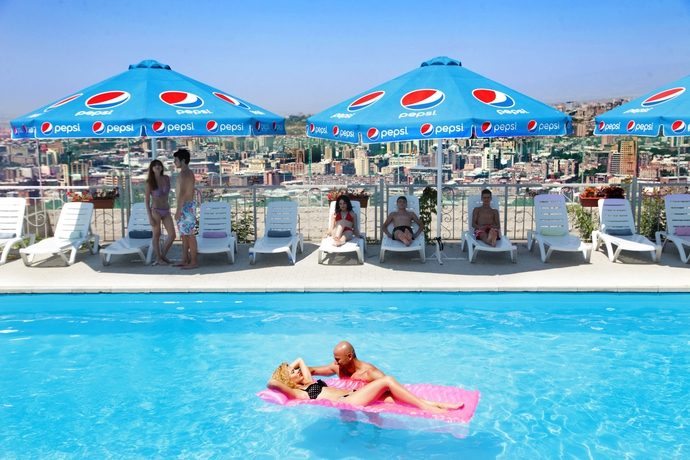 Imagen de la piscina del Hotel Panorama Resort, Erev&aacute;n. Foto 13