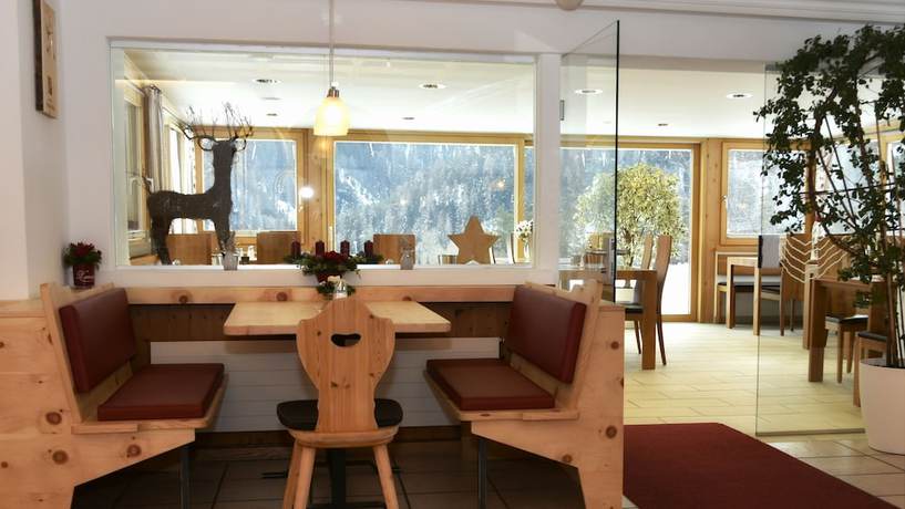 Imagen del bar/restaurante del Hotel Panorama, Scuol. Foto 3