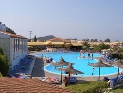 Imagen de la piscina del Hotel Panorama Sidari. Foto 5