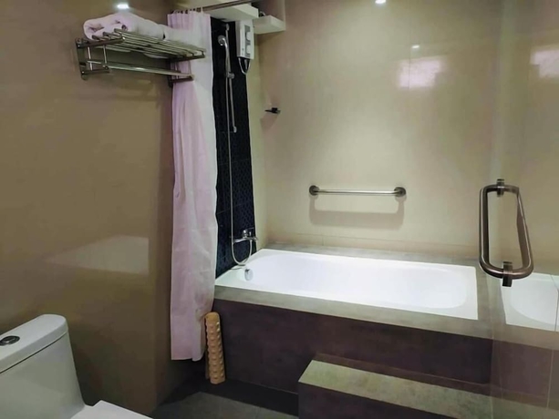 Imagen de la habitación del Hotel Panorama Summit. Foto 16