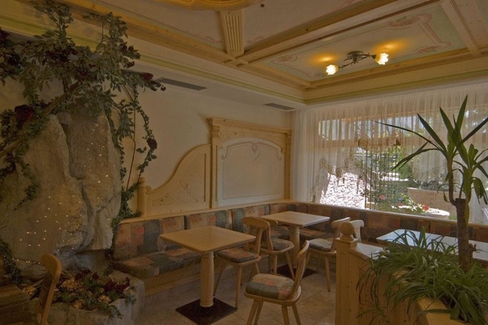 Imagen de los interiores del Hotel Panorama Wellness and Resort. Foto 16
