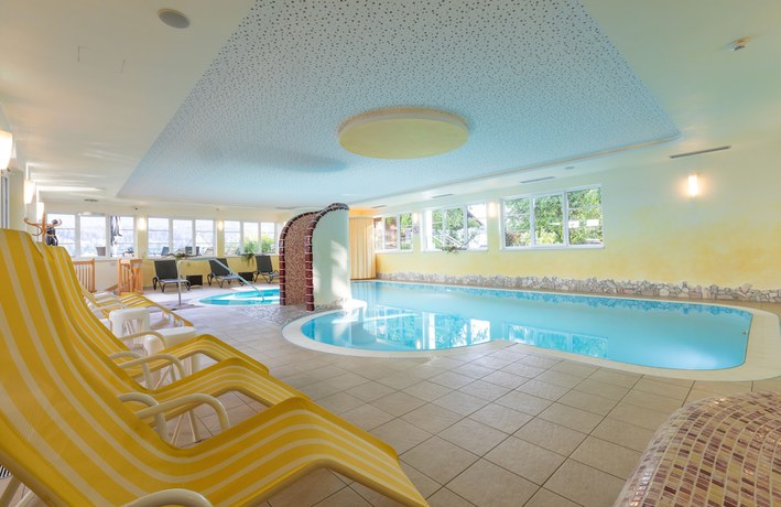 Imagen de la piscina del Hotel Panoramahotel G&uuml;rtl. Foto 19