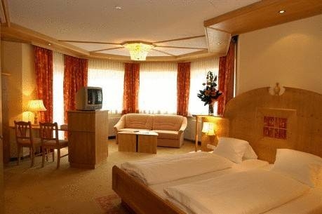 Imagen general del Hotel Panoramahotel L&auml;rchenhof. Foto 18