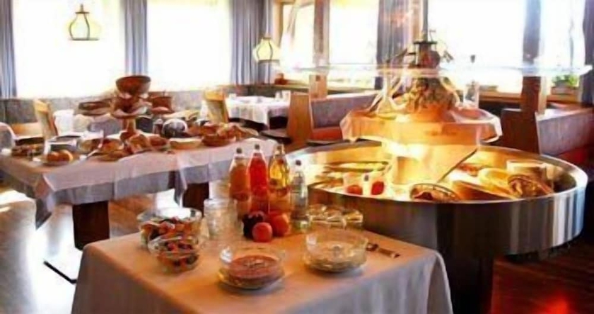 Imagen del bar/restaurante del Hotel Panoramahotel Post. Foto 3