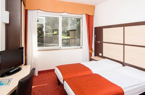 Imagen de la habitación del Hotel Panoramic Benacus. Foto 10