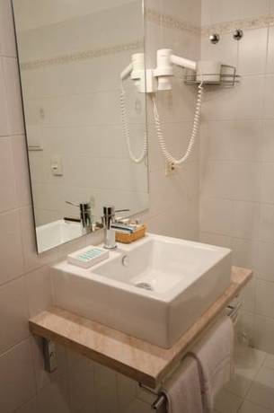 Imagen de la habitación del Hotel Panoramic Benacus. Foto 14