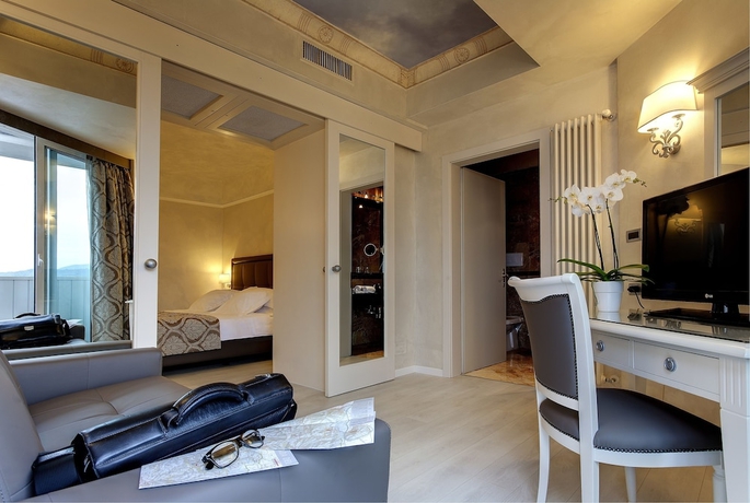 Imagen de la habitación del Hotel Panoramic Plaza. Foto 2