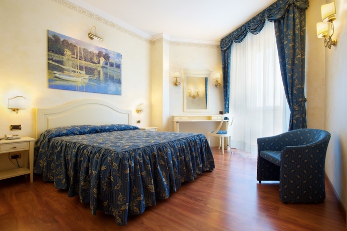 Imagen de la habitación del Hotel Panoramic Plaza. Foto 4