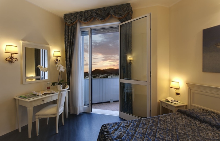 Imagen de la habitación del Hotel Panoramic Plaza. Foto 6