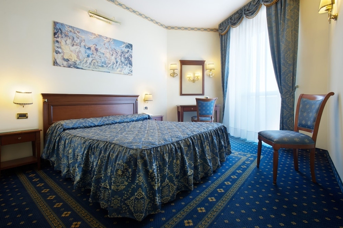 Imagen de la habitación del Hotel Panoramic Plaza. Foto 7