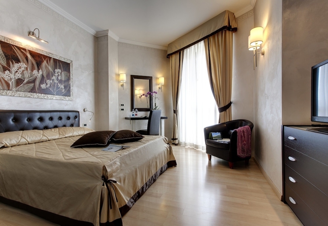 Imagen de la habitación del Hotel Panoramic Plaza. Foto 8