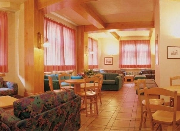 Imagen del bar/restaurante del Hotel Panoramique, Mongnod. Foto 4