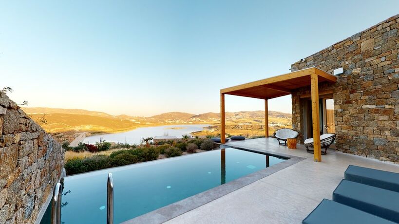 Imagen de la habitación del Hotel Panormos Bay Suites. Foto 20