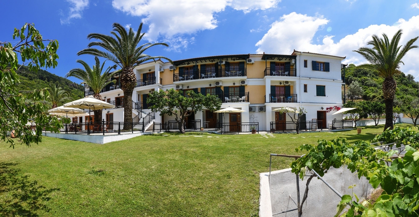 Imagen de los exteriores del Hotel Panormos Beach Skopelos. Foto 14