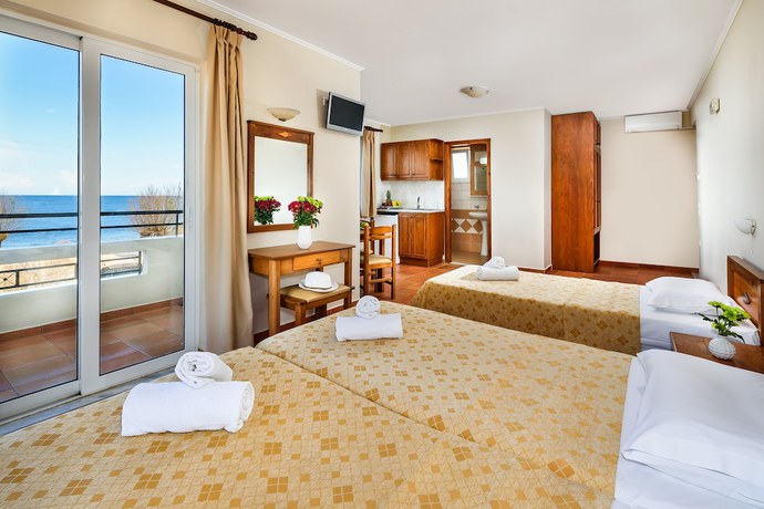 Imagen de la habitación del Hotel Panos Beach. Foto 10