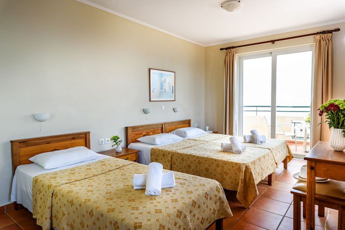 Imagen de la habitación del Hotel Panos Beach. Foto 11