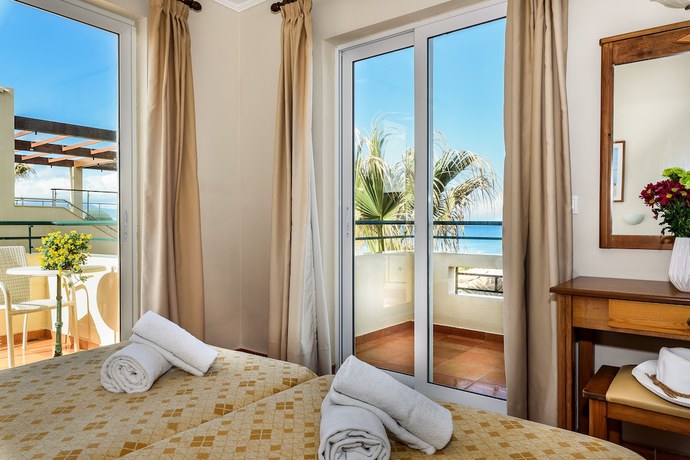 Imagen de la habitación del Hotel Panos Beach. Foto 12