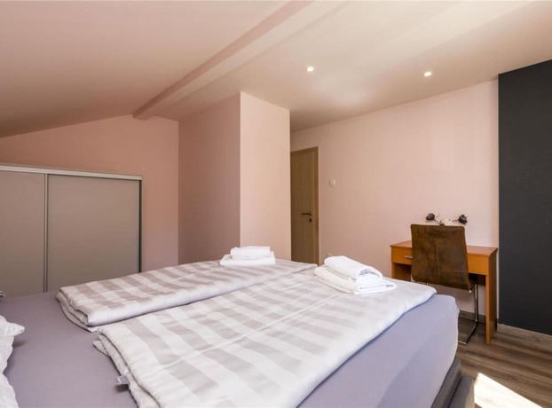 Imagen de la habitación del Hotel Pansion Belvedere. Foto 12
