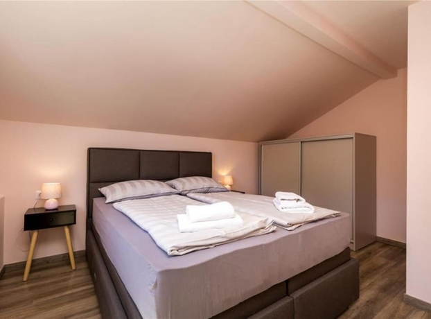 Imagen de la habitación del Hotel Pansion Belvedere. Foto 13