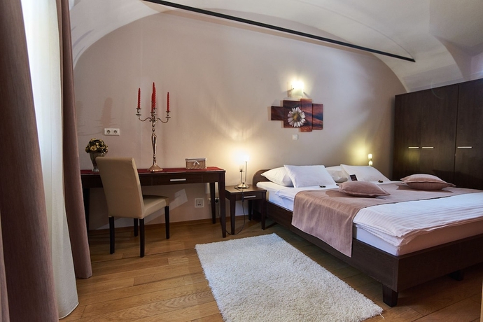 Imagen de la habitación del Hotel Pansion Bernarda. Foto 5
