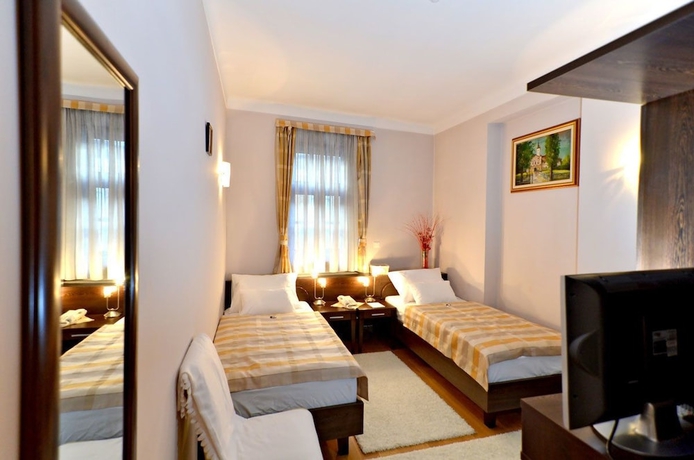 Imagen de la habitación del Hotel Pansion Bernarda. Foto 6