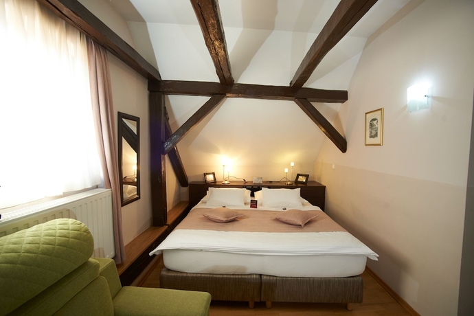 Imagen de la habitación del Hotel Pansion Bernarda. Foto 9