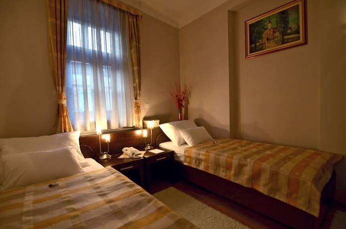 Imagen de la habitación del Hotel Pansion Bernarda. Foto 12