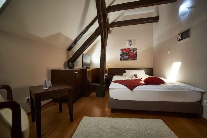 Imagen de la habitación del Hotel Pansion Bernarda. Foto 13