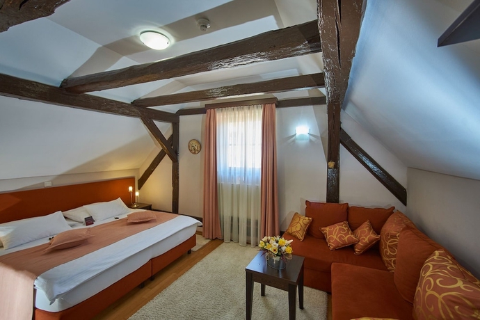 Imagen de la habitación del Hotel Pansion Bernarda. Foto 15