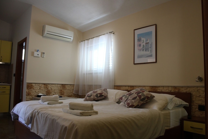 Imagen de la habitación del Hotel Pansion Dalmacija. Foto 2