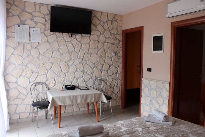 Imagen de la habitación del Hotel Pansion Dalmacija. Foto 8