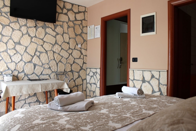 Imagen de la habitación del Hotel Pansion Dalmacija. Foto 11