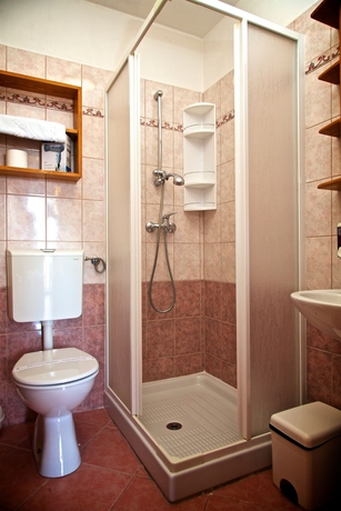 Imagen de la habitación del Hotel Pansion Exclusive. Foto 11