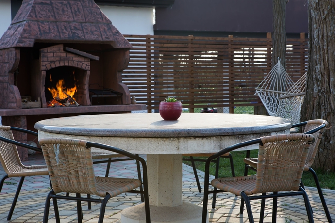 Imagen de los exteriores del Hotel Pansion Glory. Foto 17