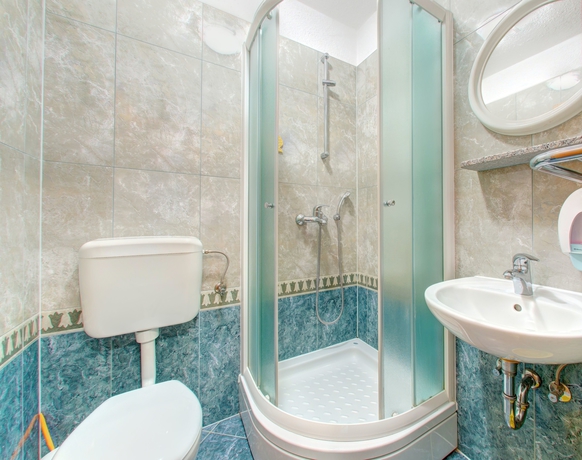 Imagen de la habitación del Hotel Pansion Glory. Foto 15