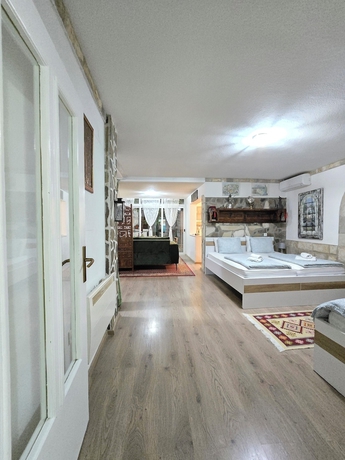 Imagen general del Hotel Pansion Infinity. Foto 1