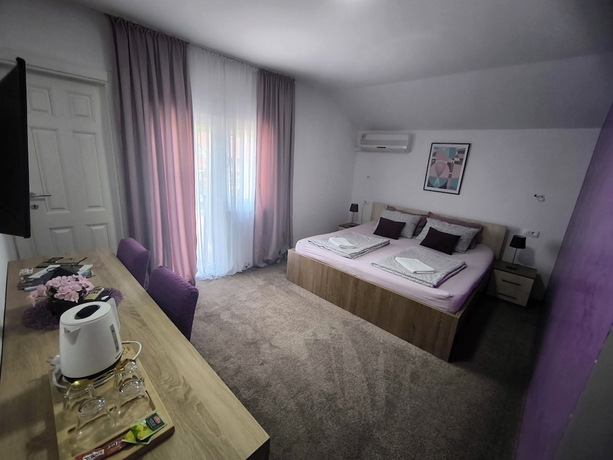 Imagen de la habitación del Hotel Pansion Infinity. Foto 5