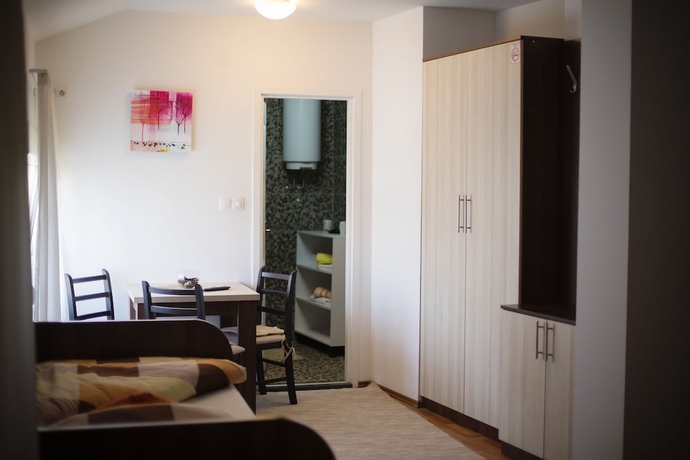 Imagen de la habitación del Hotel Pansion Infinity. Foto 10