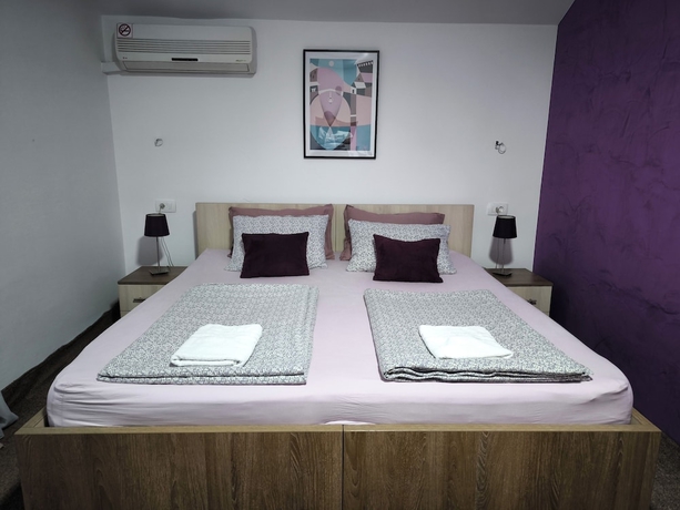 Imagen de la habitación del Hotel Pansion Infinity. Foto 12
