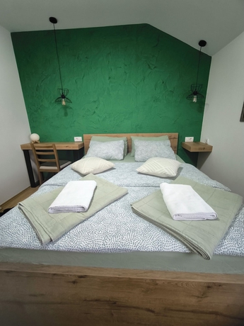 Imagen de la habitación del Hotel Pansion Infinity. Foto 13