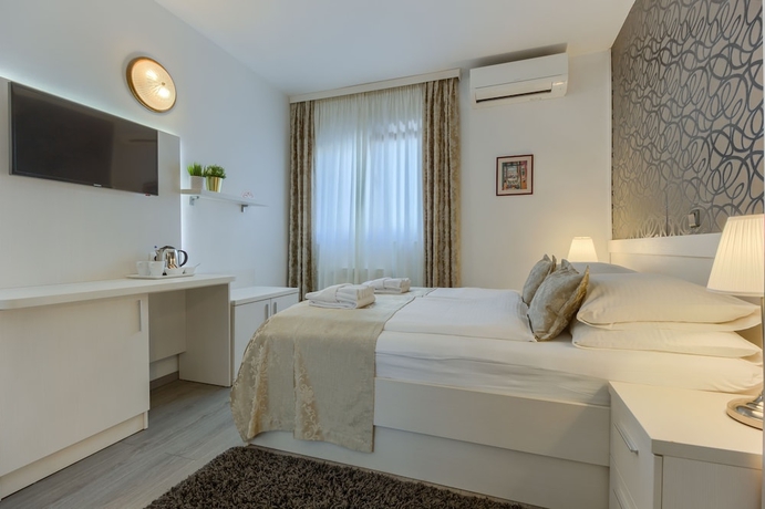 Imagen de la habitación del Hotel Pansion Martin. Foto 17