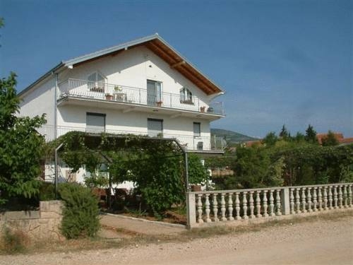 Imagen general del Hotel Pansion Mikinac. Foto 11