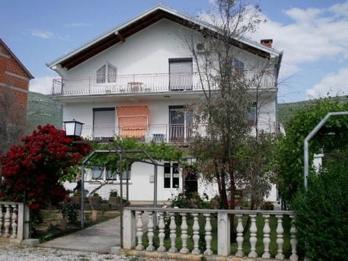 Imagen general del Hotel Pansion Mikinac. Foto 12