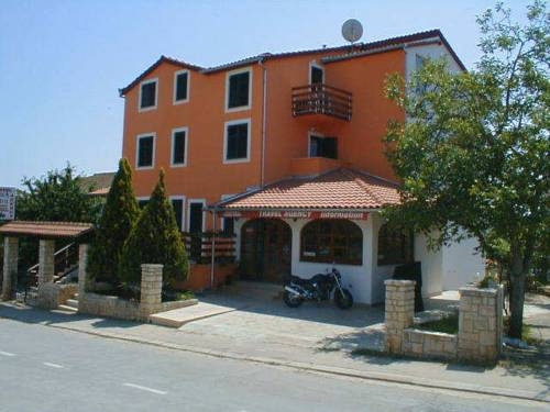 Imagen general del Hotel Pansion Petra. Foto 1