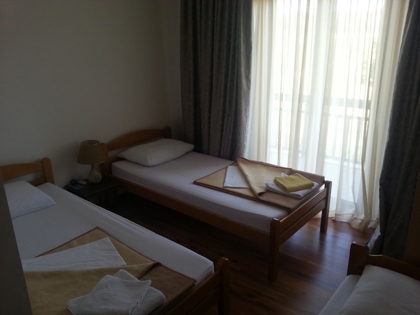 Imagen de la habitación del Hotel Pansion Robi. Foto 3
